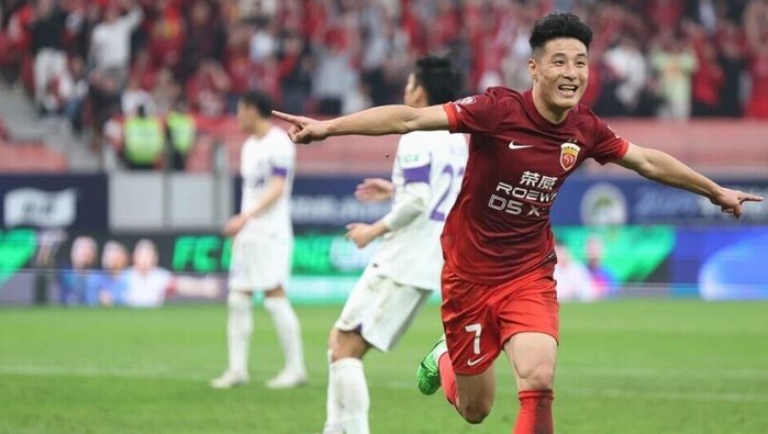 武磊传承师爷年维泗足球精神