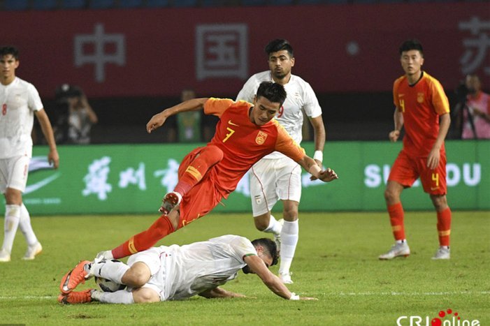 中国U23对阵塔吉克斯坦U23 向余望等三将首发