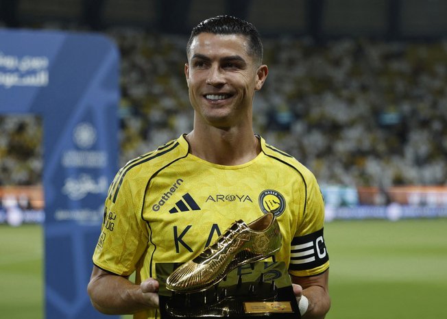 C罗半场数据：3次射门，1次射正，18次触球，2次夺回球权