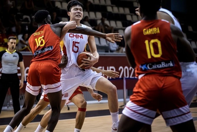 孙晨曦徐正鹏表现说明，西班牙U19三级联赛强度太低了