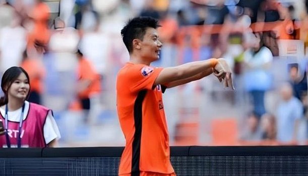 大连2-1泰山，阿奇姆彭双响，罗竞失单刀