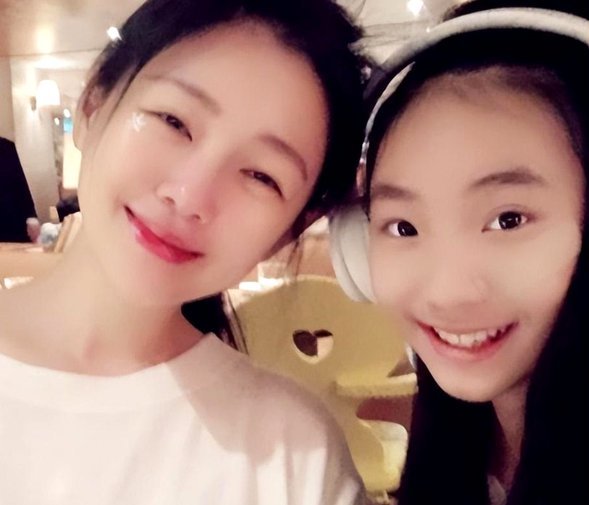 斯科尔斯女儿晒出各式生活照，她是无挡板篮球运动员