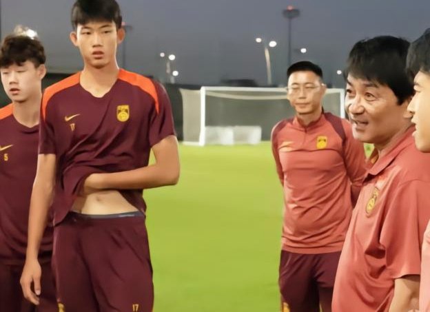 看足球报，贵州青训也开始动起来了，U16赴韩拉练小打大